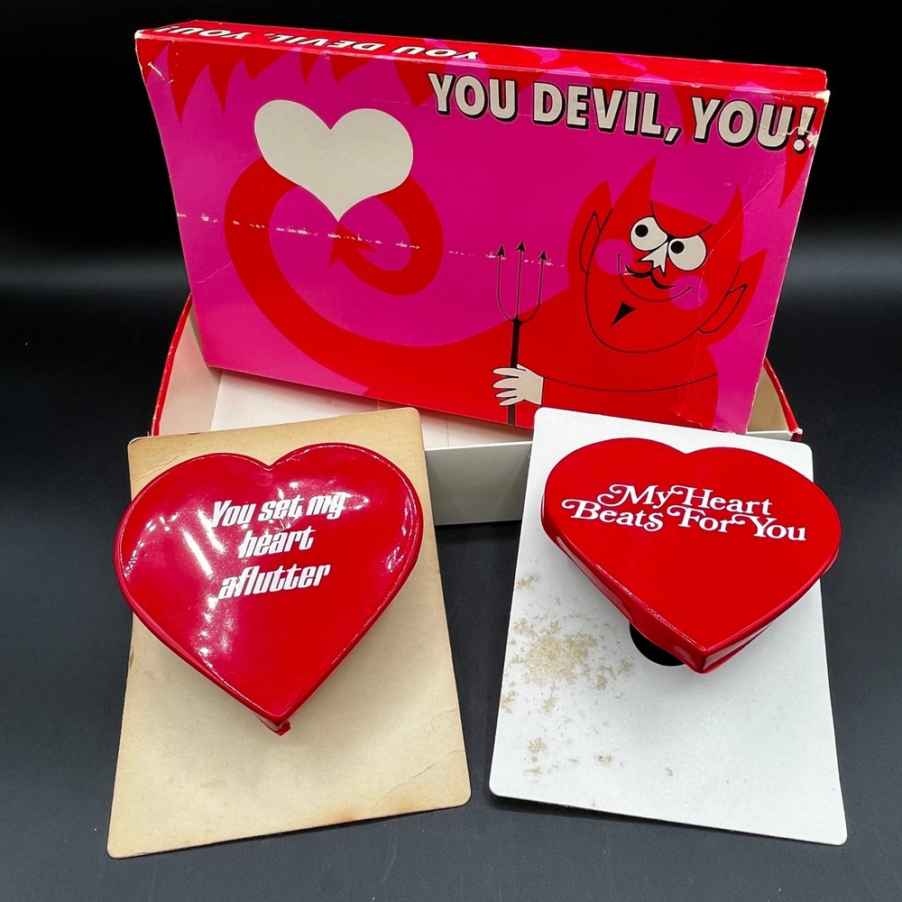 Vtg 1950s You Devil You Box w/ 2 Mechanical Wind Up Heart Beating Novelty Set
